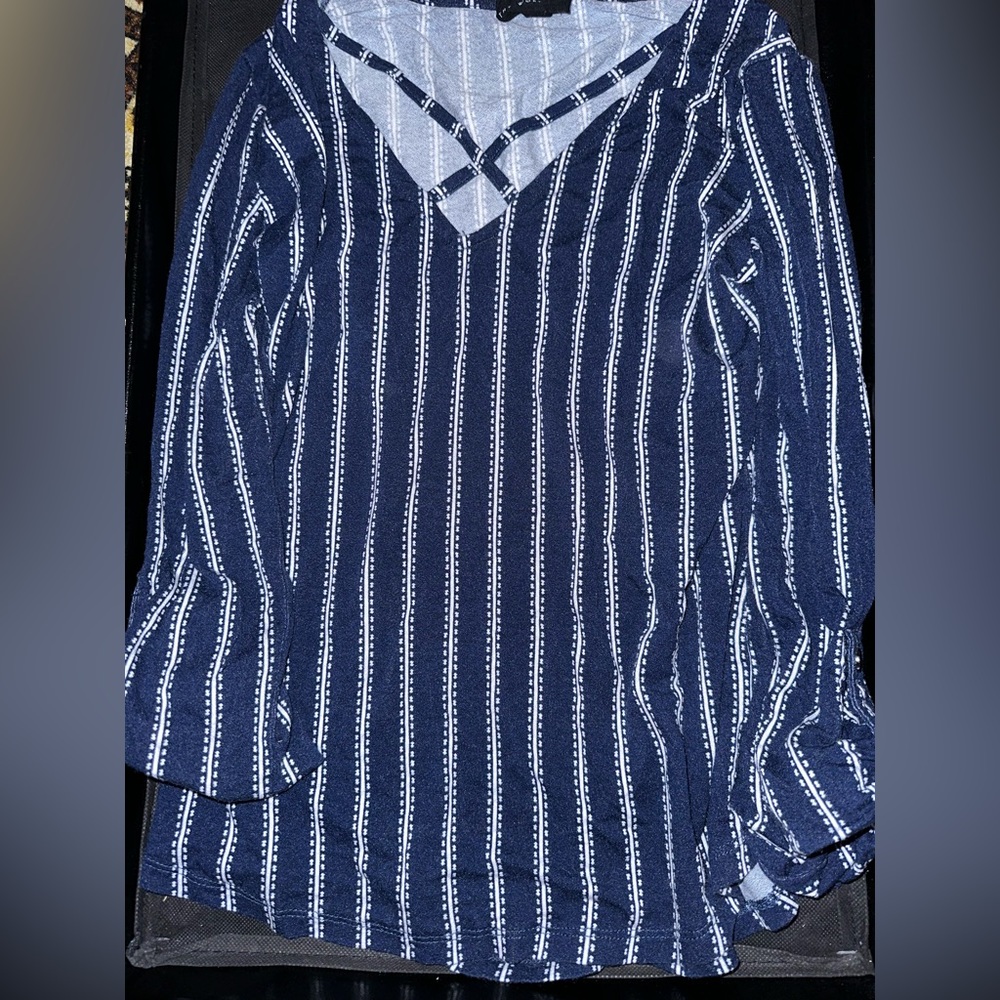 Nice/Professional Western top, half length sleeves, Medium